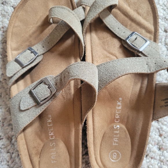 Falls Creek Size 8 Sandals - Picture 2 of 6